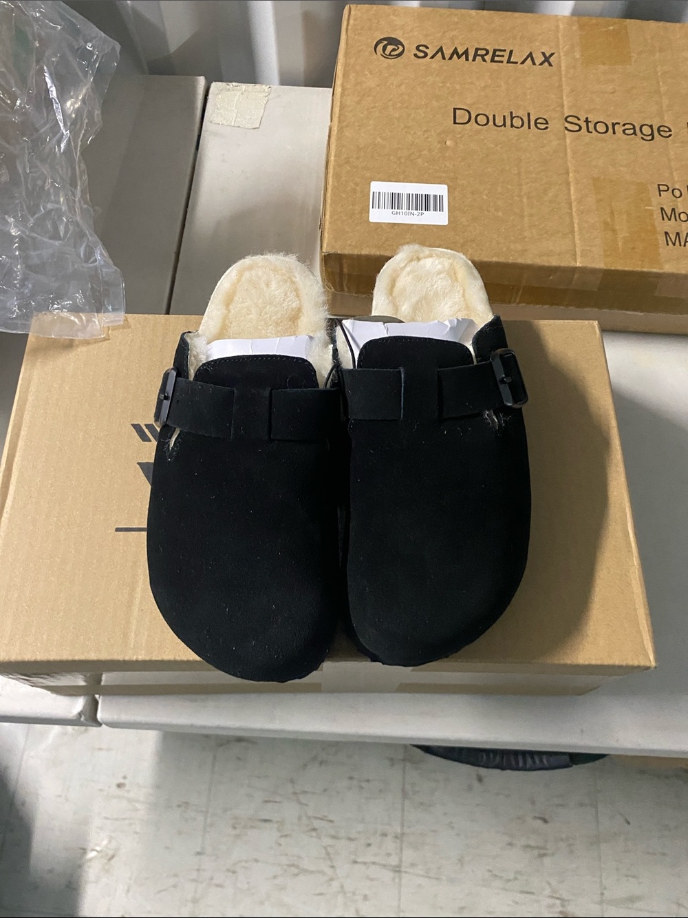 Plush-Lined Black Mule Clogs with Adjustable Strap 6M